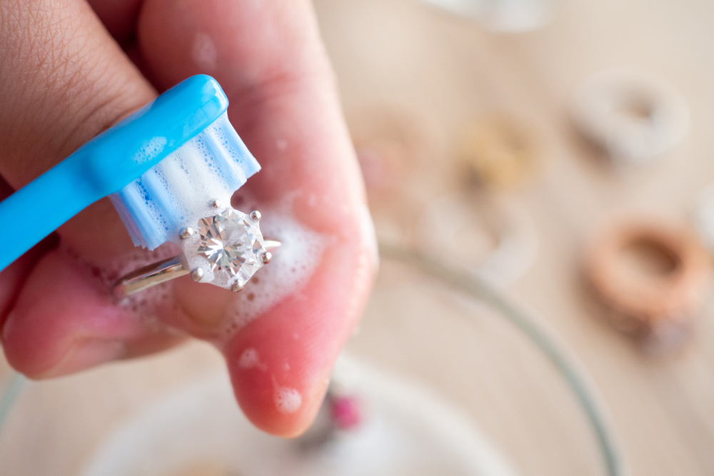 How to Clean Engagement Ring: Step-by-Step Guide