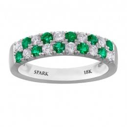 Band Style Ring With Emerald