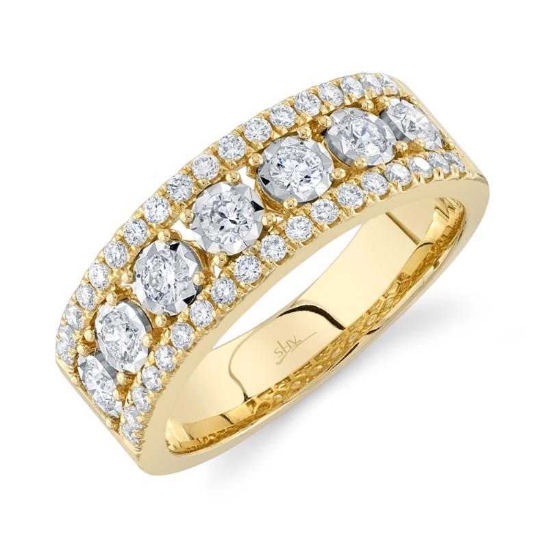 A 14K Yellow Gold And Diamond Band .77Ct G-H Vs-Si