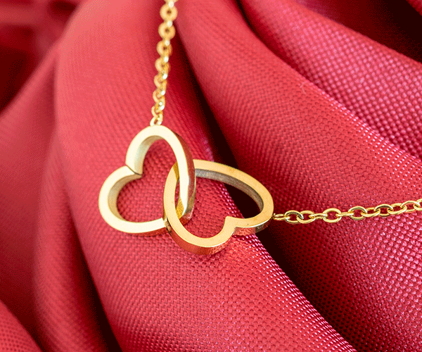 Gold Jewelry Gifts That Never Go Out of Style